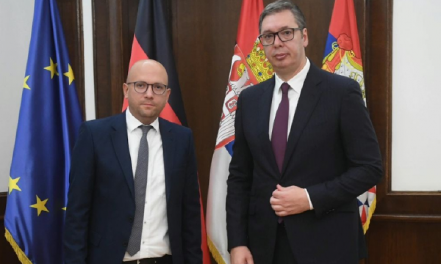 Vuçiq njofton për takim me Sarrazinin: I kërkova sa më shumë përfshirje të ndërkombëtarëve për veriun 