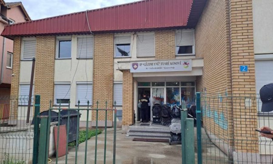  Tri edukatoret që dyshohet se ushtruan dhunë ndaj 3 vjeçarit në Fushë Kosovë intervistohen nga Policia