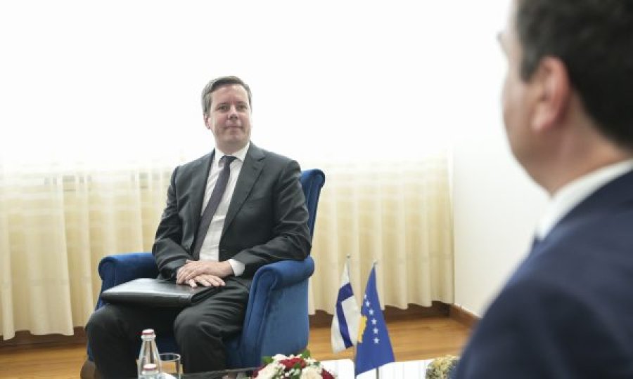 Kurti e takon ambasadorin finlandez Matti Nissinen