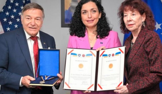 Ish-kongresisti Joe dhe aktivistja Shirley DioGuardi dekorohen me 'Urdhrin e Lirisë' nga Osmani