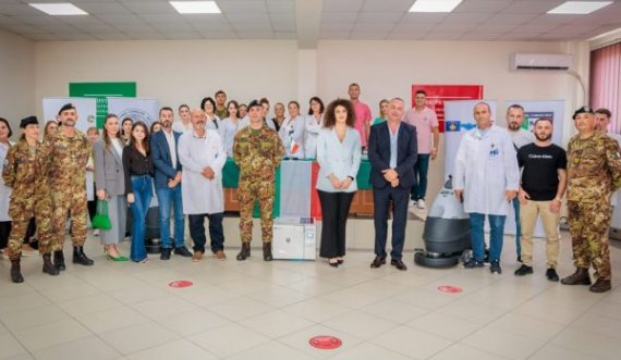 KFOR: Kontingjenti italian dhuron pajisje për higjienën e objekteve shëndetësore