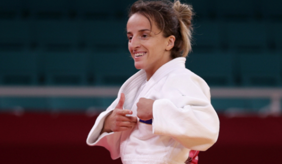 Distria Krasniqi siguron medalje në Grand Slam, kalon në finale