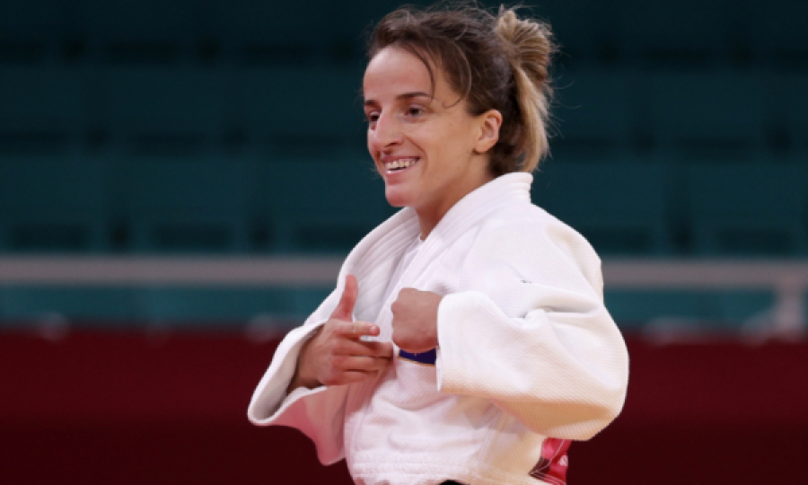 Distria Krasniqi siguron medalje në Grand Slam, kalon në finale