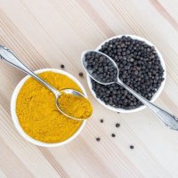 Piperi i zi dhe kurkuma kur kombinohen shërojnë shumë sëmundje