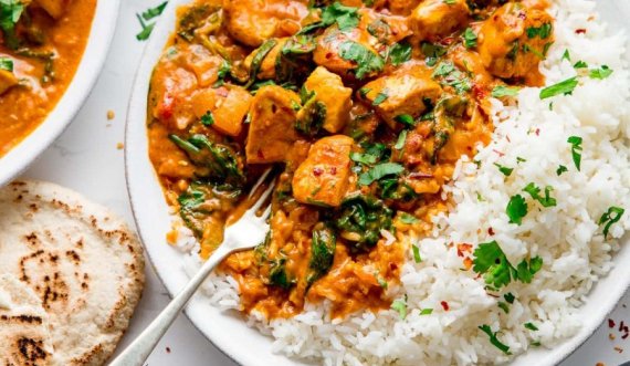 Receta e Pepës:Pulë në salcë curry