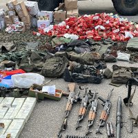 Policia e Kosovës e ekspozon armatimin që e ka konfiskuar në Banjskë të Zveçanit