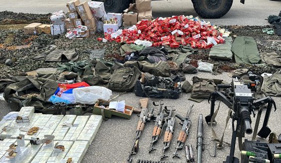 Policia e Kosovës e ekspozon armatimin që e ka konfiskuar në Banjskë të Zveçanit