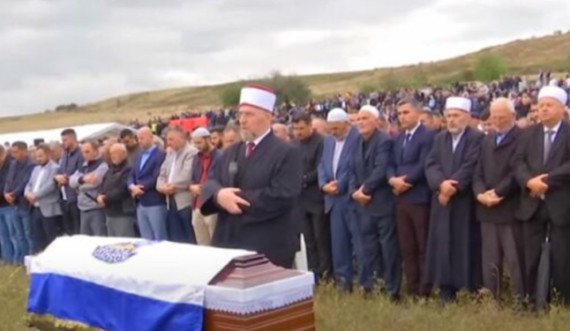 Në një ceremoni shtetërore policit Afrim Bunjaku i është dhënë lamtumira e fundit 