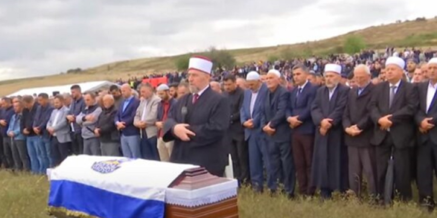Në një ceremoni shtetërore policit Afrim Bunjaku i është dhënë lamtumira e fundit
