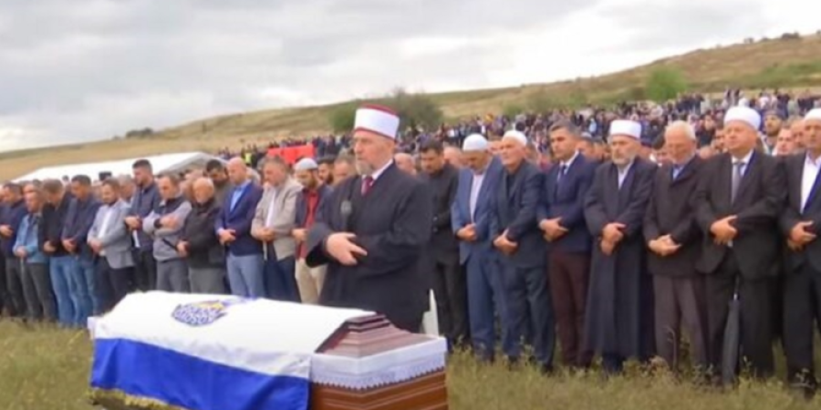 Në një ceremoni shtetërore policit Afrim Bunjaku i është dhënë lamtumira e fundit 