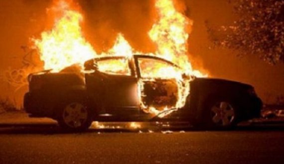 Kosovares ia djegin veturën me targa të Serbisë në Leposaviq, e kishte parkuar para shtëpisë