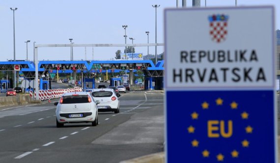 Policia serbe në kufi iu thanë kompanive shqiptare të vazhdojnë udhëtimin pa udhëtarë