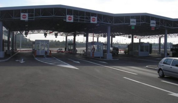 Mediat serbe raportojnë se një 19 vjeçar nga Kosova është therur me thikë në kufirin Serbi-Kroaci