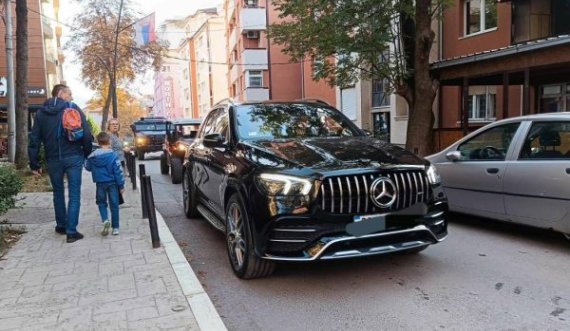 Bastisjet te restoranti i gruas së Radojiciqit, Policia konfiskon disa vetura