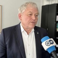 Deputeti gjerman Hacker kërkon nga BE-ja sanksione ndaj Milan Radoiçiqit