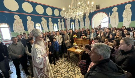 Peshkopi Teodosije në kremtimin e Pashkëve inkurajon serbët të mos largohen nga Kosova
