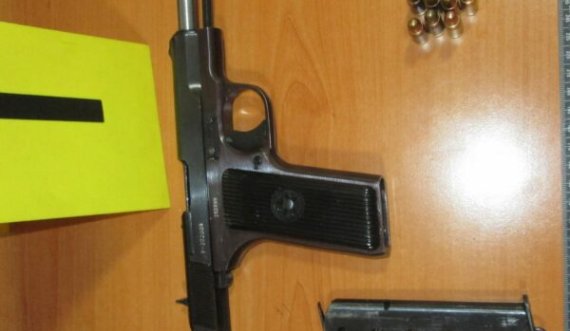Policia në aksion, sekuestron një armë në Mitrovicë