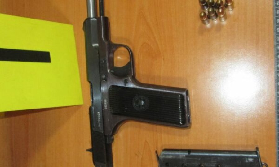 Policia në aksion, sekuestron një armë në Mitrovicë