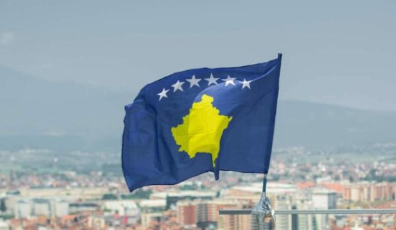 Kosova u përmirësua në demokraci në 10 vitet e fundit, tash e para në rajon – çka thotë raporti i institutit suedez