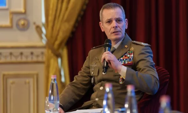 Brigadieri i KFOR’it  mesazhe nga Budapesti: Kush do telashe me njerëzit tanë, përballet me organizatën më të fuqishme ushtarake në botë