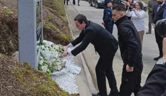 Kurti shkon në vendin ku u vra polici Enver Zymeri, përurohet pllaka për nder të tij