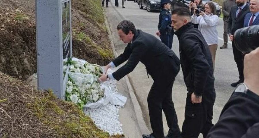 Kurti shkon në vendin ku u vra polici Enver Zymeri, përurohet pllaka për nder të tij