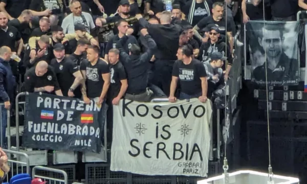 Provokojnë tifozët serbë: Në Berlin shpaloset baneri “Kosova është Serbi”