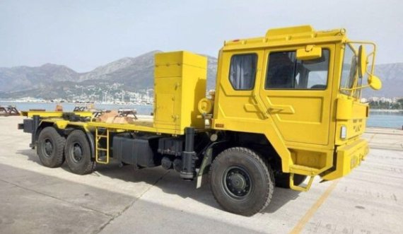 Gazeta malazeze: Kompania serbe po importon kamionë ushtarakë në Mal të Zi të maskuar si makineri ndërtimi