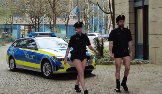 Policia bavareze heq pantallonat në shenjë proteste