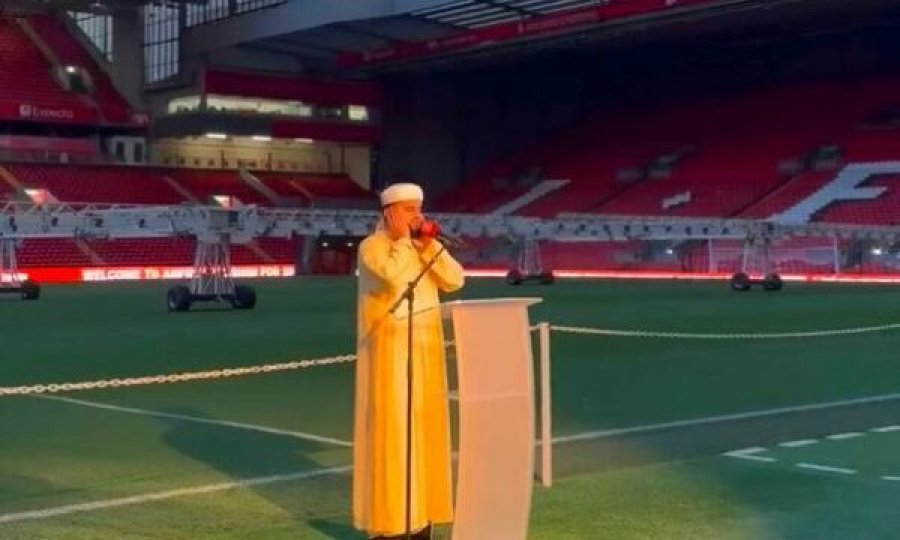 Ezani thirret në stadiumin e Liverpool-it, eventi ‘Share Ramadan’ u organizua nga bamirësia zyrtare e klubit