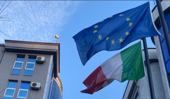 Ambasada e Italisë në Kosovë uron në shqip: Me fat Bajrami