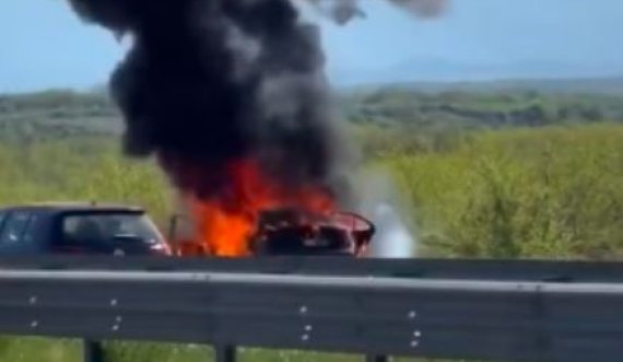 Në autostradën 'Ibrahim Rugova' digjet një veturë