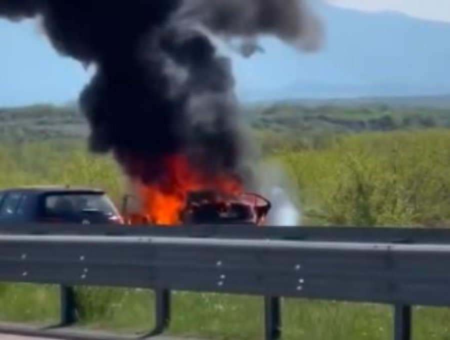 Në autostradën 'Ibrahim Rugova' digjet një veturë