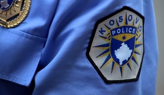 Sulmohen dy policë në Klinë, pësojnë lëndime trupore 