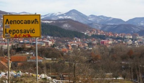  I dyshuari për kontrabandë ngatërroi rrugën dhe përfundoi në përrua me rreth 4 tonë mish të bardh që vinte  nga Serbia në Kosovë