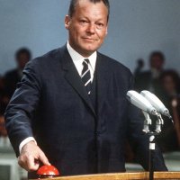  Secili shtet që ka bërë krime duhet të përballet me të kaluarën e tij, të merret shembulli nga ish-kancelari gjerman Willy Brandt 