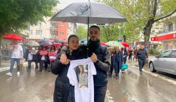  Vrasja e Gjyljeta Ukelles, protestës në Pejë po i prinë vajza e të ndjerës