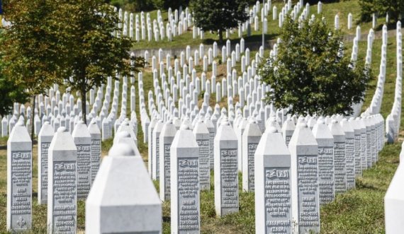 Pse në Bosnje e Hercegovinë dhe në rajon ka tendencë për të mohuar gjenocidin në Srebrenicë?