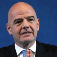 Infantino: Futbolli nuk mund t’i zgjidhë konfliktet