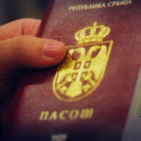 Miratohet heqja e vizave për shtetasit e Kosovës që kanë pasaporta të Serbisë