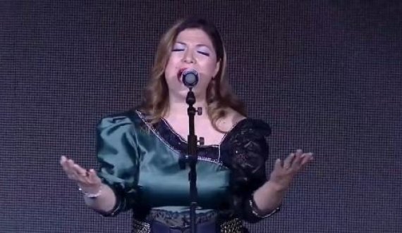 Serbia provokon Kosovën e Malin e Zi edhe nëpër evente sportive, vendos në skenë një këngëtare që i këndon ‘Botës Serbe’