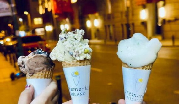 Në këtë vend po mendohet ndalimi i shitjes së akullores pas mesnate