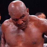 Boksieri legjendar Evander Holyfield zbuloi se cili nga rivalët  e goditi më  së forti:“Mendova se ai mi theu të gjithë dhëmbët!