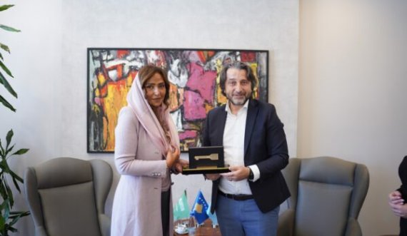 Princesha Lamia bint Majid Al Saud vjen në Prishtinë, bën një donacion në Kosovë