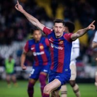 Lewandowski shkëlqen me het-trik në fitoren e Barcelonës