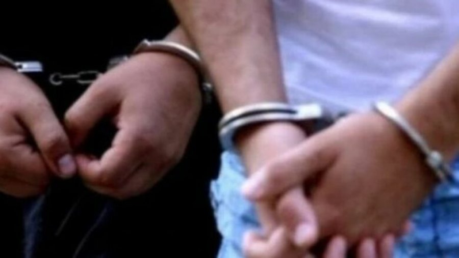 Sulmuan babanë dhe ja thyen telefonin, arrestohen dy të dyshuarit në Fushë Kosovë