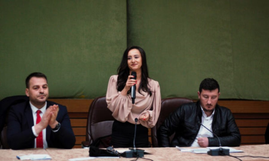 Deputetja e VV-së lajmërohet me një fotografi nga Ura e Ibrit 