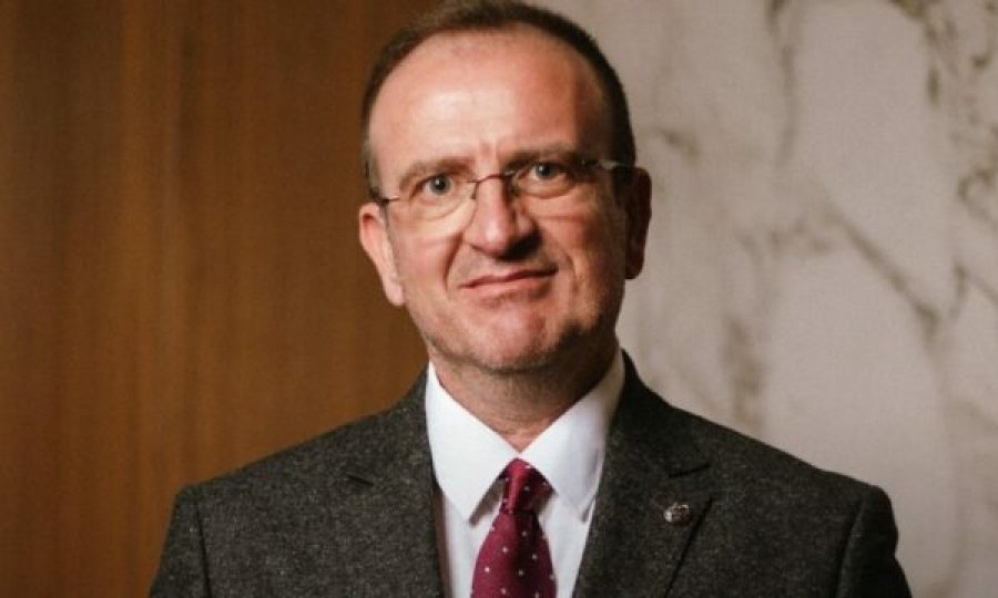Taravari: Statusi im në Facebook e ndryshoi fatin e shtetit të Maqedonisë