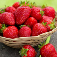 Luleshtrydhet janë burim i shkëlqyer i vitaminës C