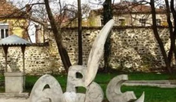 Mediokriteti intelektual në boten shqiptare